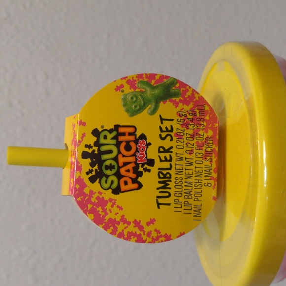 NWT Sour Patch Kids tumbler and beauty set - Picture 2 of 6